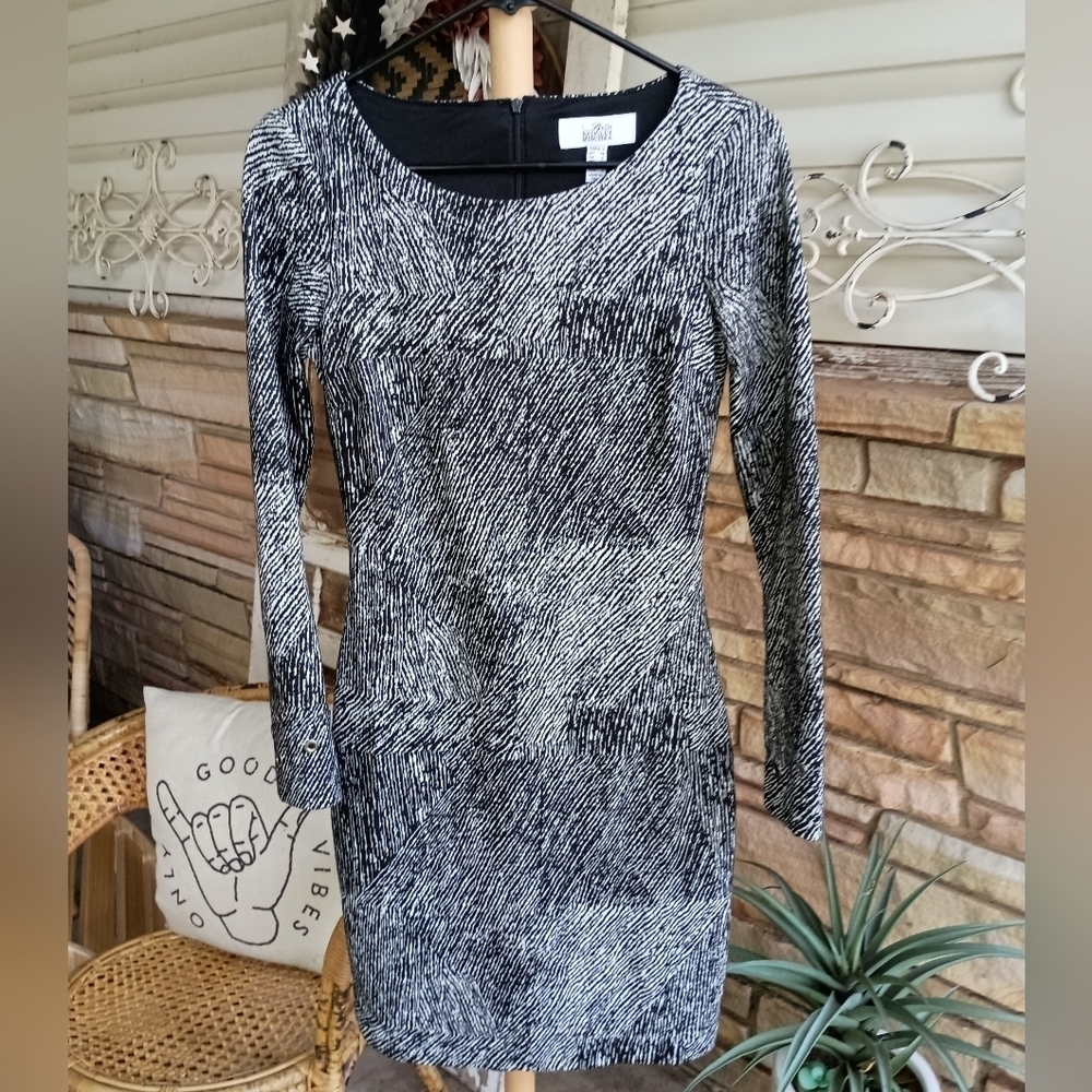 Belle Badgley Mischka Black Knit Long Sleeve Zip Bodycon Sheath Dress Size 2